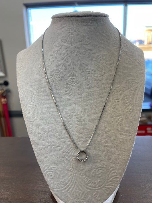 Closed Circle Clavicle Necklace